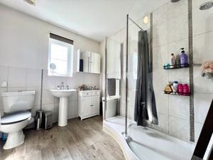 En-Suite- click for photo gallery